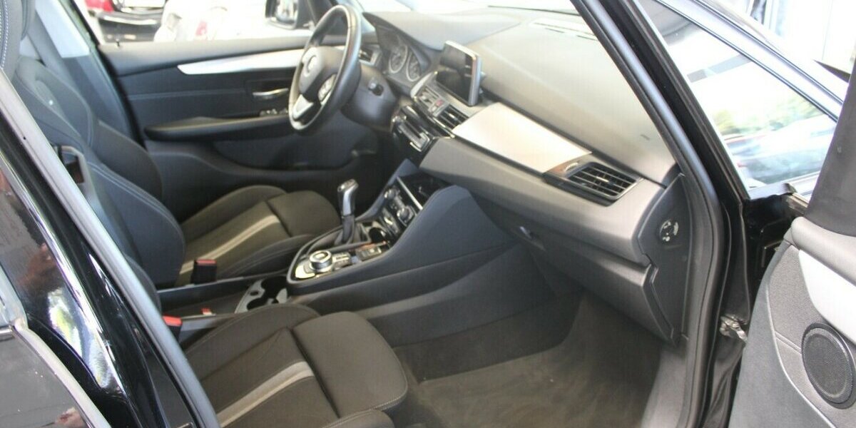 BMW 218 Active Tourer Sport Line 82.216 km 12.980 &euro; Euskirchen 53881