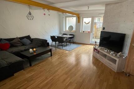 Zentrale 4-Zimmer-Wohnung mit Terrasse GartenSchuppen 4 zimmer