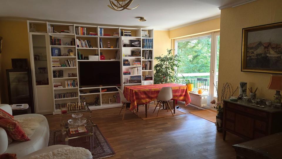 Provisionfrei ! Stunning 2-Bedroom Flat with Lake View & Pool