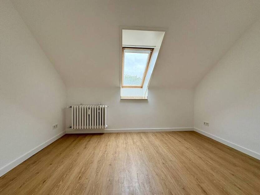 Umfassend sanierte 3-Zimmer-Wohnung mit Balkon in Düsseldorf-Niederkassel