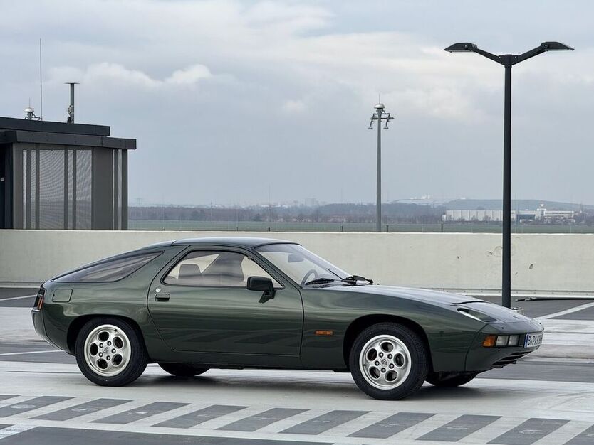 928