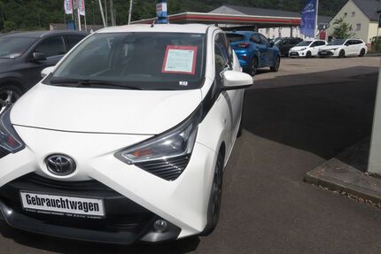 Toyota Aygo (X) 63.472 km 7.890 &euro; Trier 54294