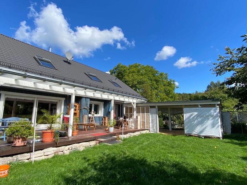 Idyllisches Landhaus, großes Grundstück Platz für Pferdehaltung