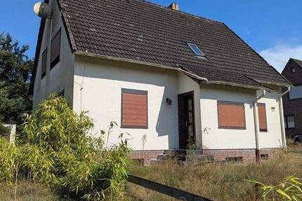 PROVISIONSFREI für den Käufer! Geräumiges Wohnhaus auf großem Grundstück! 6 zimmer