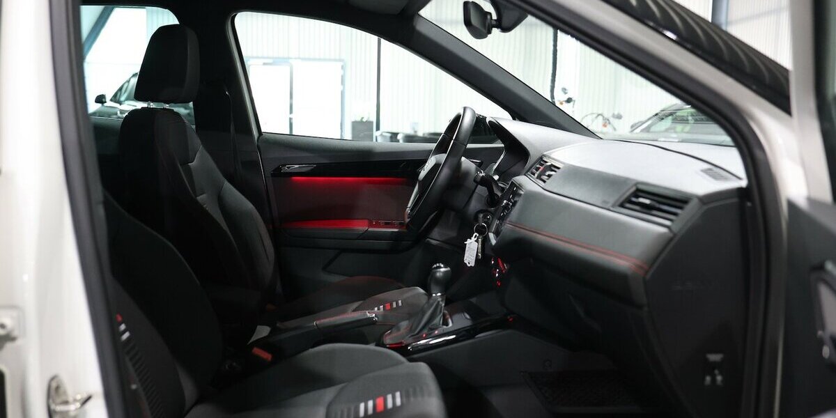 Seat Arona 1.5 TSI XCELLENCE FR-SPORT / WHITE & BLACK 90.000 km 14.345 &euro; Hamm 59077