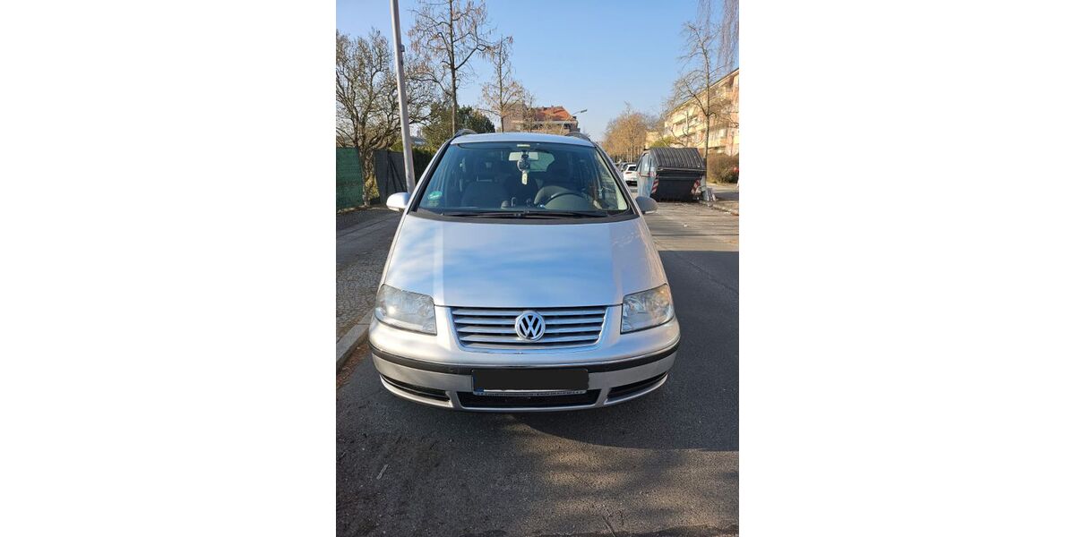 VW Sharan 304.369 km 2.100 &euro; Berlin 13349