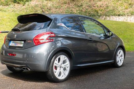 Peugeot 208 110.000 km 10.800 &euro; Waldkirch 79183