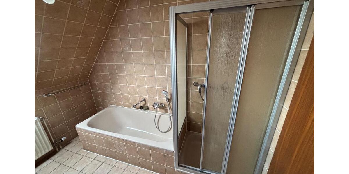 Dachgeschoßwohnung Garrel - 5 Zimmer, 95 m&sup2;, 700&euro; | Angebot:25280342