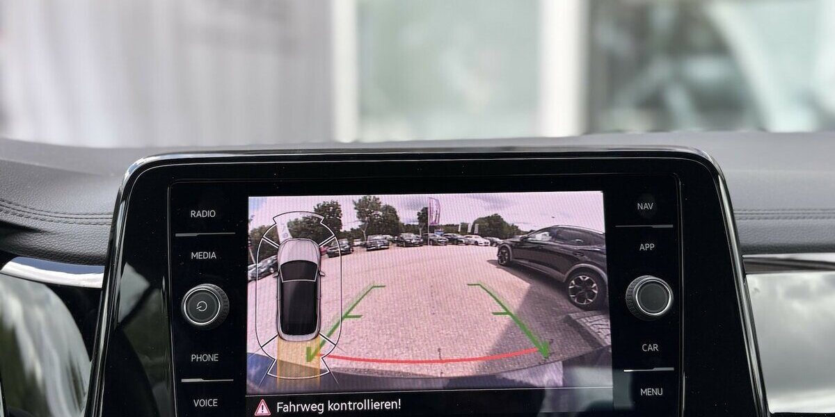 VW T-Roc Cabriolet R-Line KAMERA/NAVI/CARPLAY/DSG 28.400 km 29.900 &euro; Villingen-Schwenningen 78054