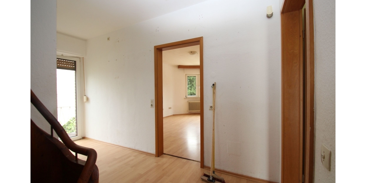 Stilvoll wohnen auf zwei Etagen – Maisonette-Wohnung mit 6 Zimmern, 2 Balkonen und Wintergarten in Hürth-Gleuel! 6 zimmer
