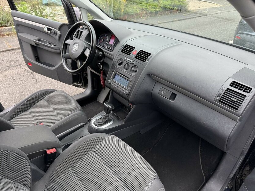VW Touran 1.6 FSI Highline 7 Sitze SR+WR eGSD DSG ? 213.000 km 1.300 € Erftstadt 50374