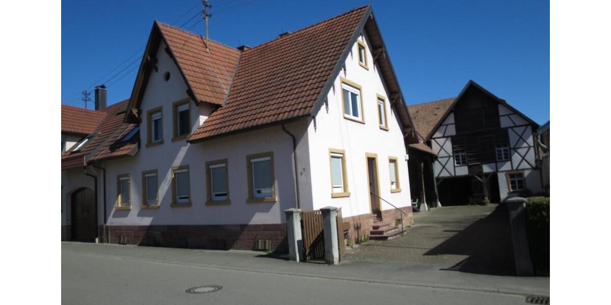 2-Familien Haus Bauernhof mit grosser Scheune und Nebengebäuden 9 zimmer