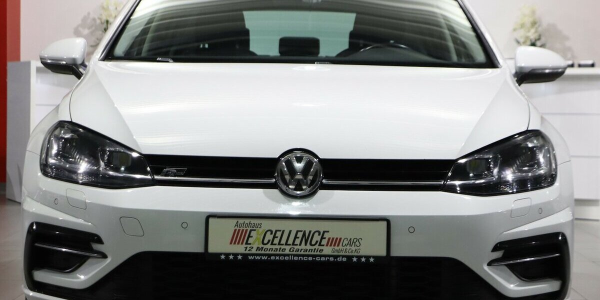 VW Golf VII 1.5 TSI HIGHLINE R-LINE SPORT BLACK LED 192.000 km 10.677 &euro; Hamm 59077