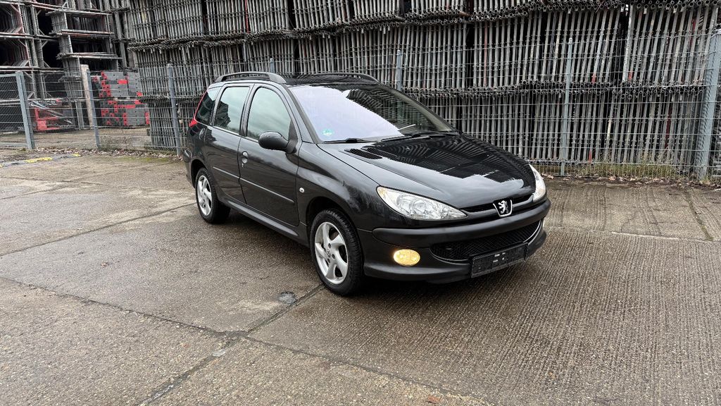 Peugeot 206 153.702 km 2.299 &euro; Berlin 13089