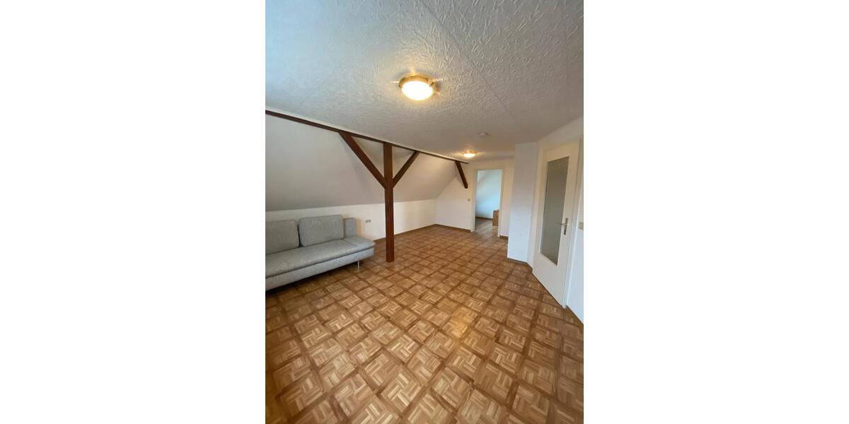 Dachgeschoßwohnung Waigolshausen - 2 Zimmer, 45 m&sup2;, 450&euro; | Angebot:26261861