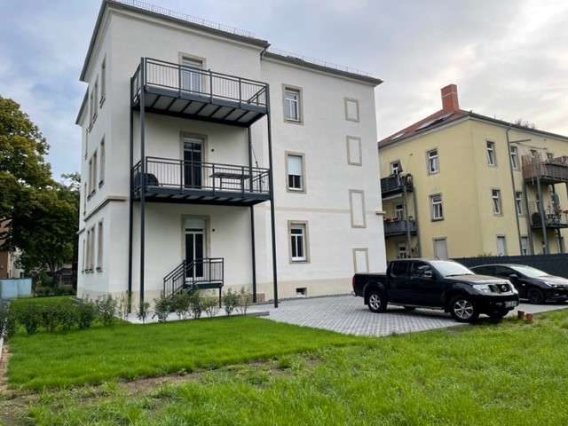 Wohnung zum Mieten in Dresden 1.526 € 109 m² 4 zimmer