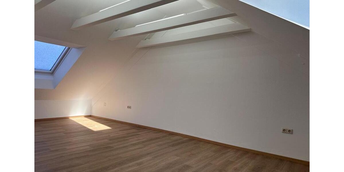 Dachgeschoßwohnung Augsburg Hochzoll - 1.5 Zimmer, 35 m&sup2;, 590&euro; | Angebot:24370148