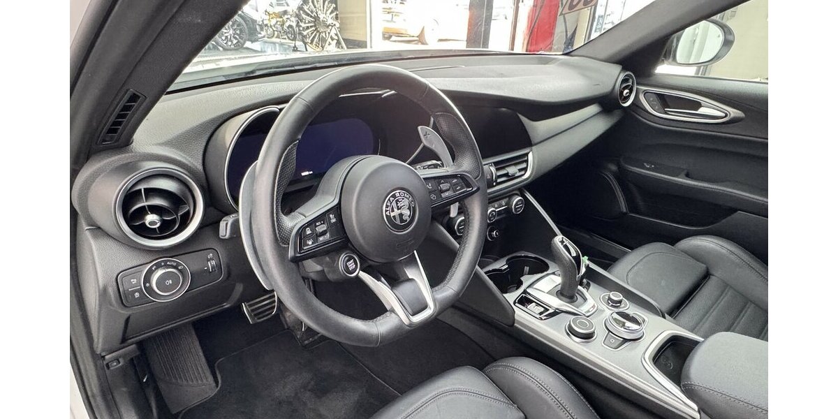 Alfa Romeo Giulia 2.0 Turbo Veloce Q4 Allrad CarPlay 19.700 km 36.450 &euro; Lich 35423
