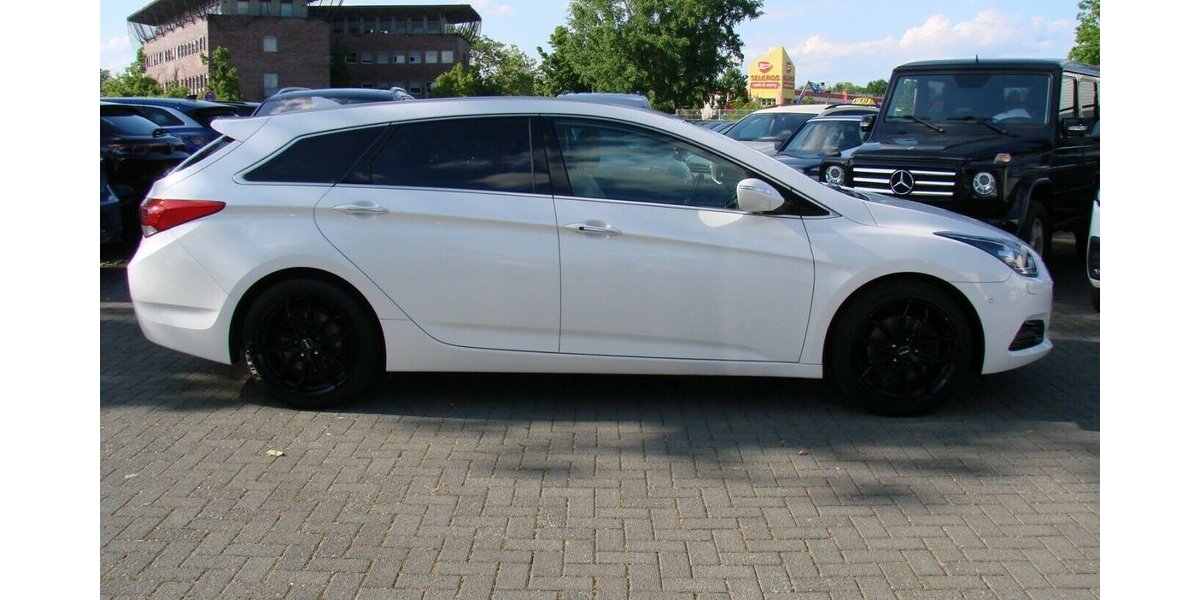 Hyundai i40 cw 1.7 CRDi Blue Premium DCT Infinity Leder 101.563 km 12.980 &euro; Falkensee 14612