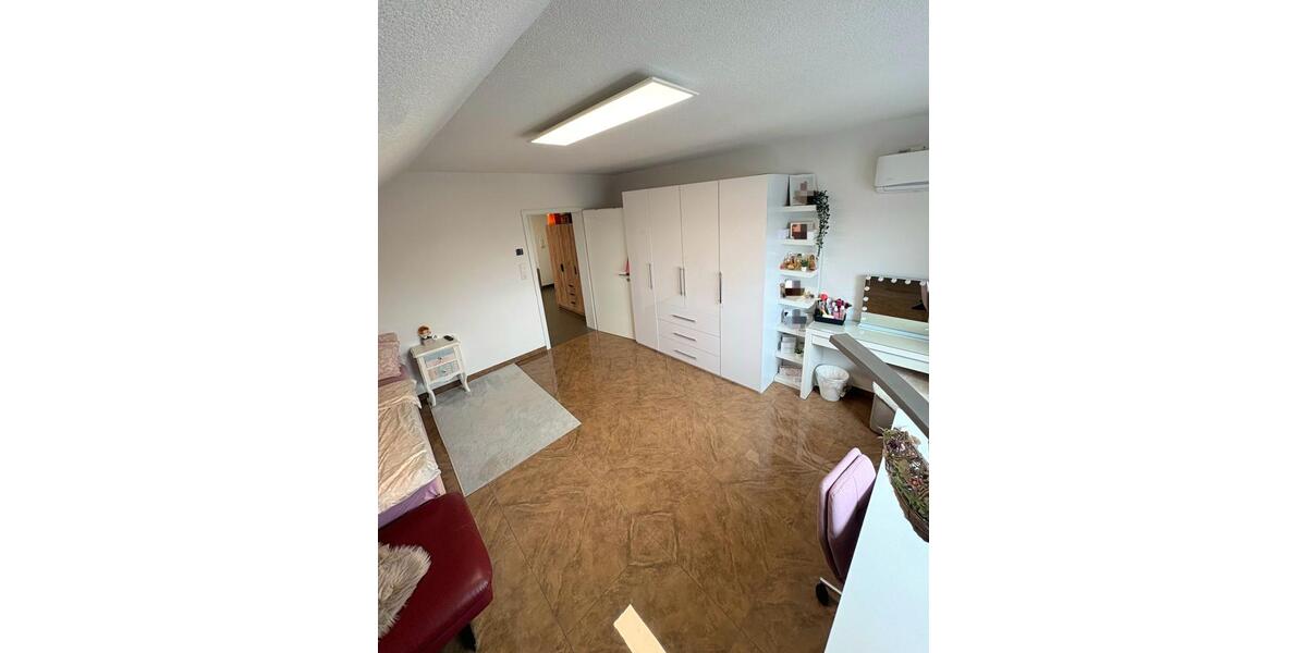 Etagenwohnung Wörth am Rhein - 5 Zimmer, 198 m&sup2;, 1.980&euro; | Angebot:26700500