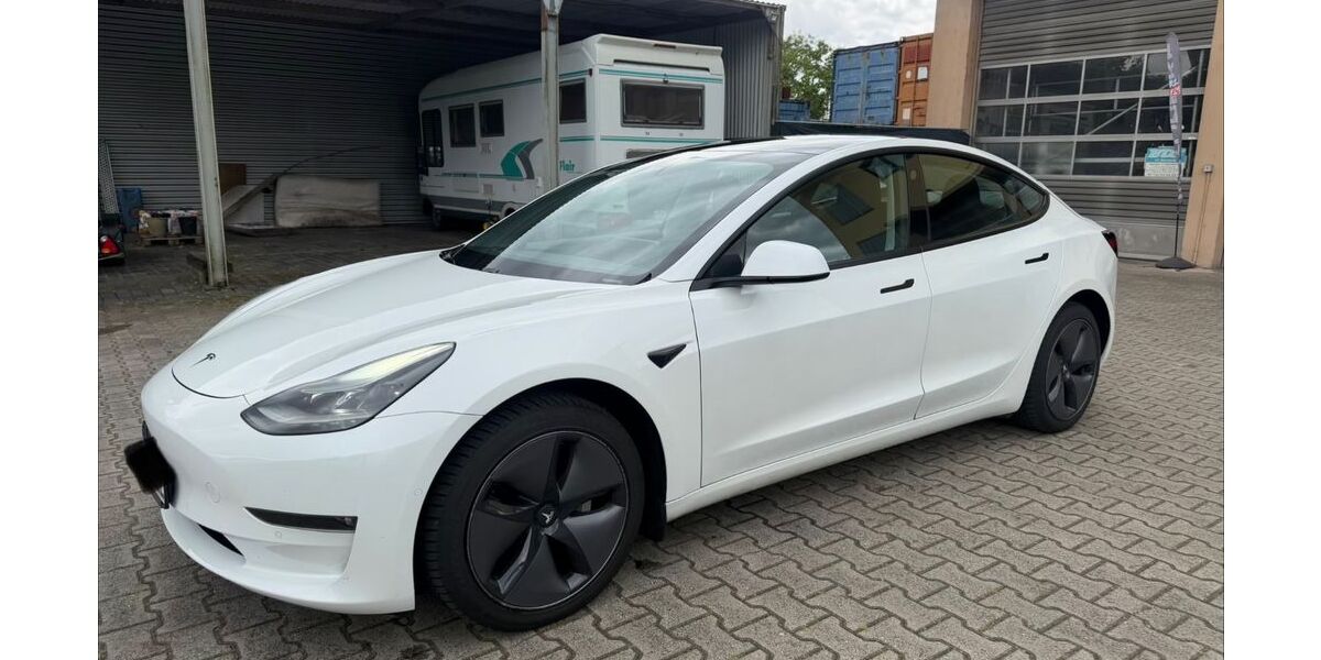 Tesla Model 3 260.000 km 16.990 &euro; Frankfurt am Main 65933