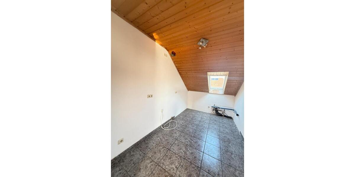 Etagenwohnung Karlsruhe Hagsfeld - 5 Zimmer, 110 m&sup2;, 1.500&euro; | Angebot:26161281