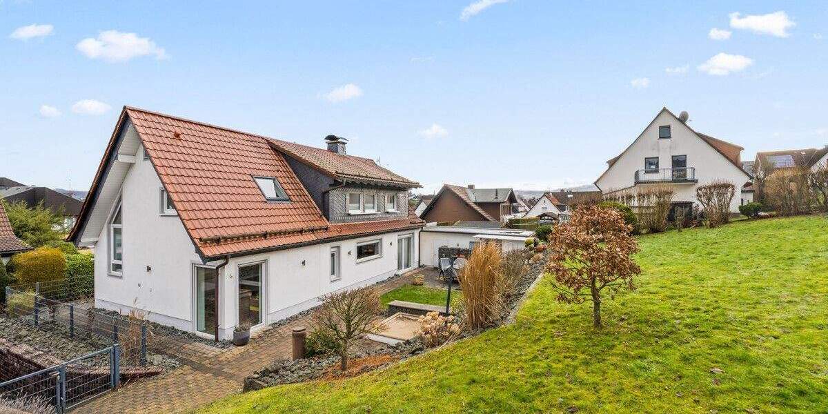 #KOMINOS IMMOBILIEN# Freistehendes Einfamilienhaus - komplett saniert & sofort bezugsbereit 4 zimmer