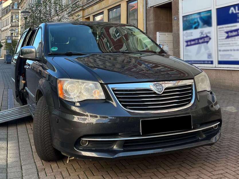 Lancia Voyager 205.000 km 12.900 € Leipzig 04179