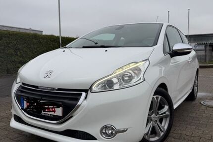 Peugeot 208 78.000 km 5.900 &euro; ESSEN 45326