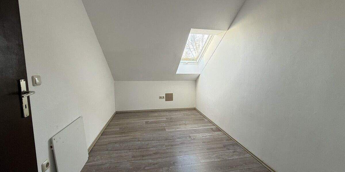 Etagenwohnung Nittendorf - 5 Zimmer, 112 m&sup2;, 299.000&euro; | Angebot:23972758