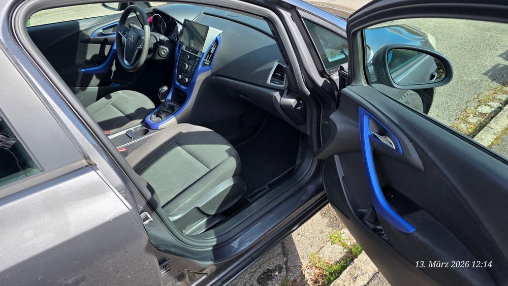 Opel Astra J Sports Tourer 203.000 km 5.600 &euro; Donaueschingen 78166