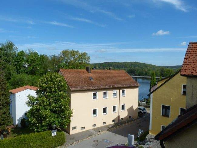 Etagenwohnung Burglengenfeld - 4 Zimmer, 127 m&sup2;, 850&euro; | Angebot:25070508