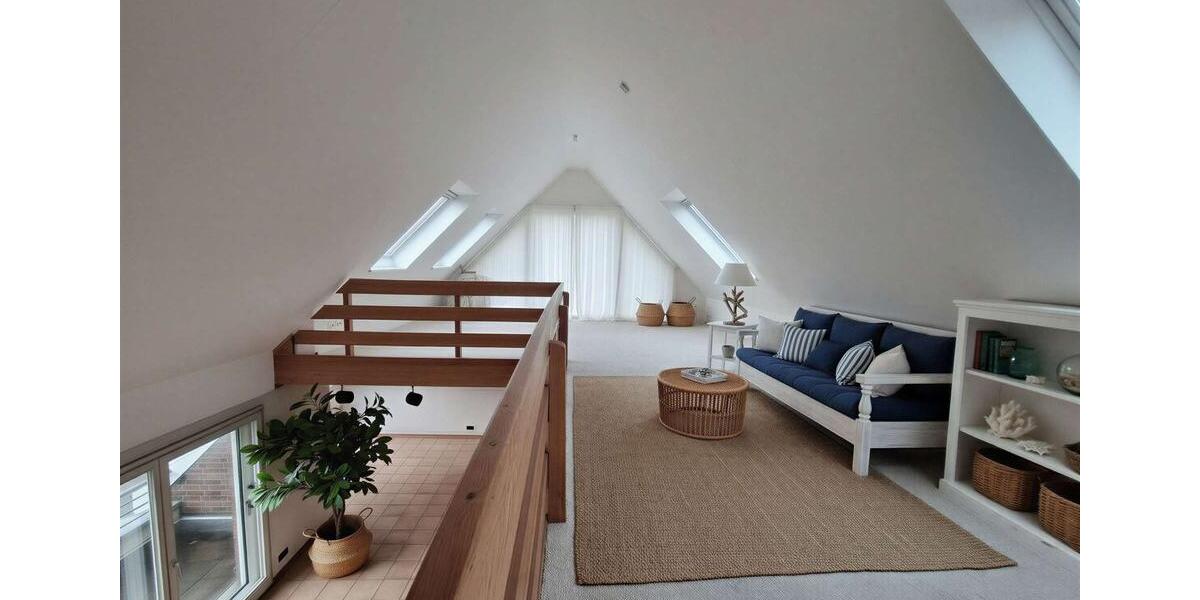 Dachgeschoßwohnung Cuxhaven - 2.5 Zimmer, 135 m&sup2;, 949&euro; | Angebot:26004700
