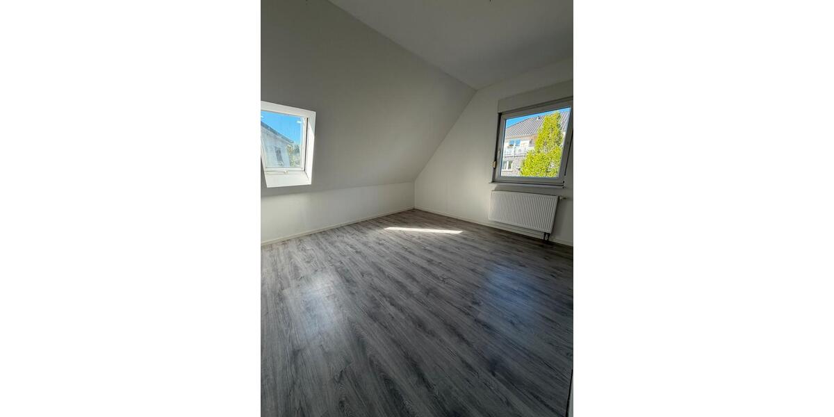 Dachgeschoßwohnung Cloppenburg - 5 Zimmer, 105 m&sup2;, 1.200&euro; | Angebot:26409056