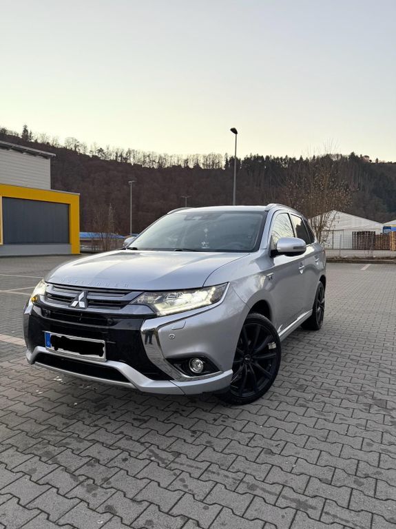Mitsubishi Plug-in Hybrid Outlander 99.000 km 19.490 € Neckargemünd 69151