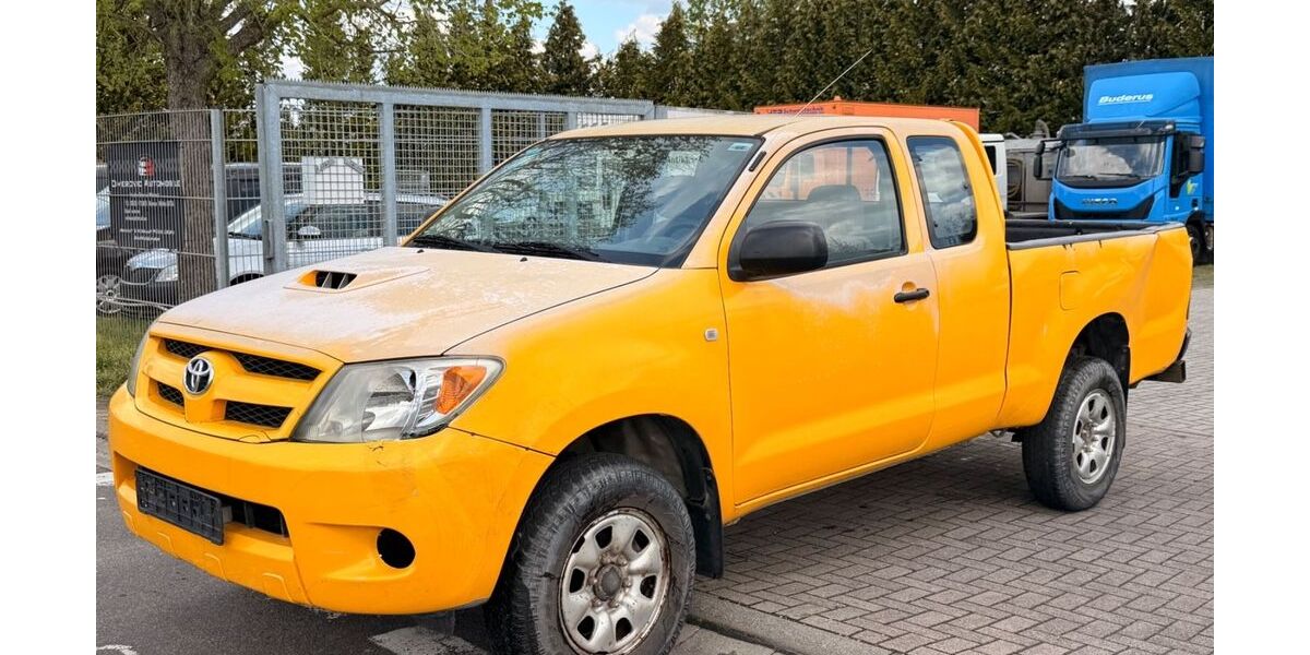 Toyota Hilux 242.400 km 6.750 &euro; Bitterfeld-Wolfen Ot Bobbau 06766