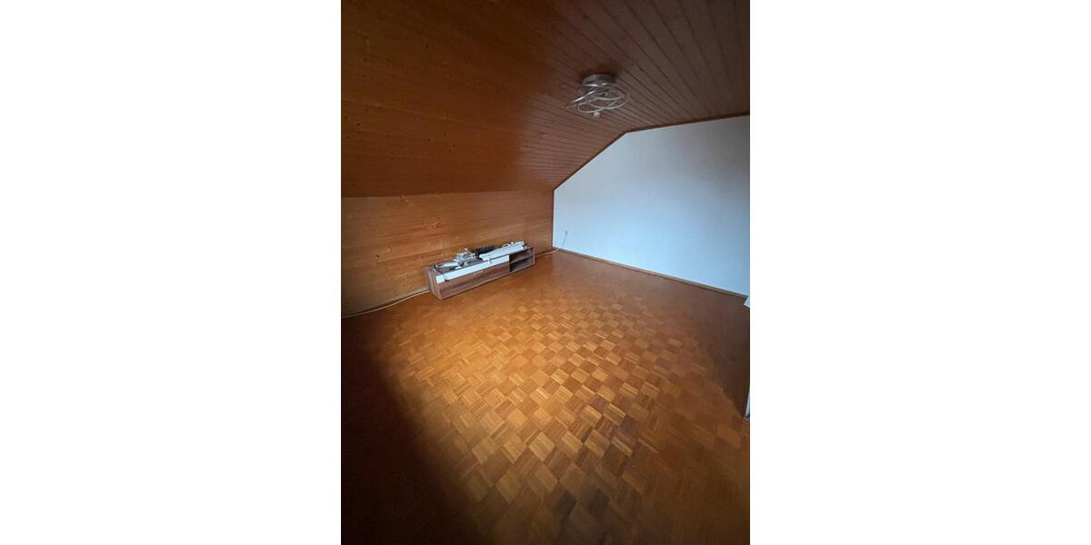 Dachgeschoßwohnung Vöhringen - 3 Zimmer, 64 m&sup2;, 900&euro; | Angebot:25174892