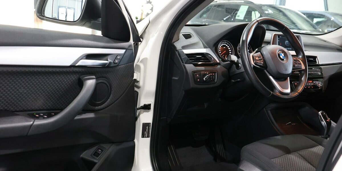 BMW X1 sDrive 18i Advantage WHITE / AUTOMATIK / 89.000 km 18.444 &euro; Hamm 59077