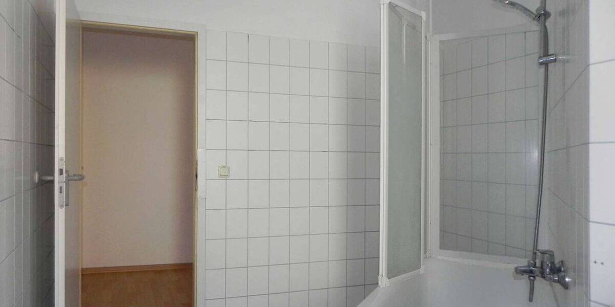 Etagenwohnung Greiz Irchwitz - 2 Zimmer, 64 m&sup2;, 55.000&euro; | Angebot:25666526