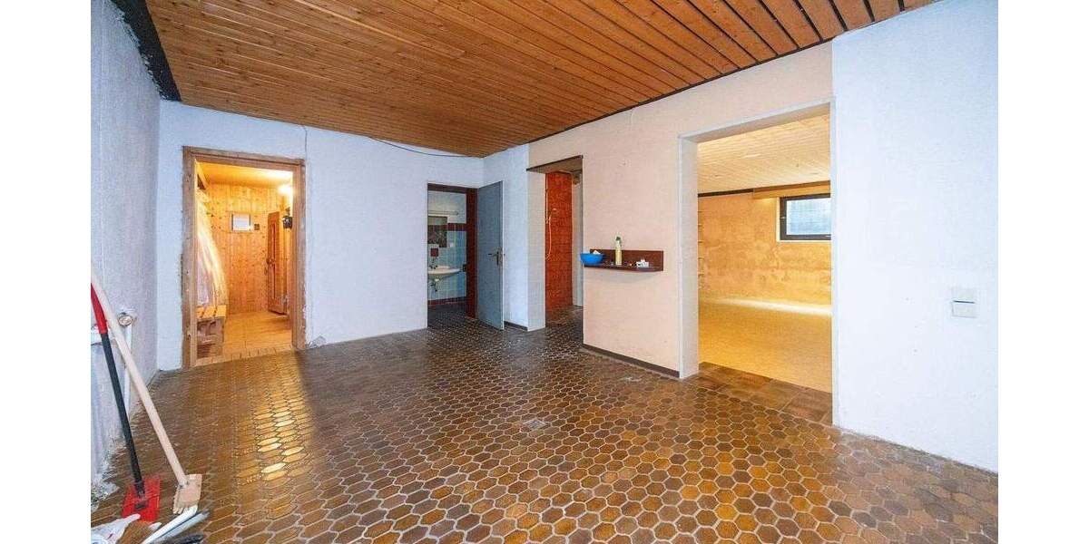 Winkelbungalow mit Einlieger, Doppelgarage, Photovoltaik und schönem Garten 6 zimmer