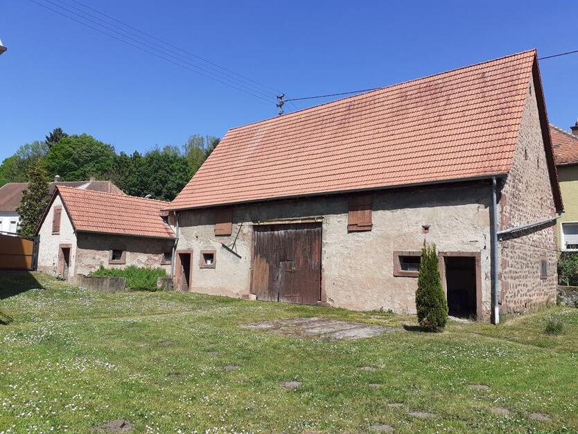 Ehemaliges Pfarrhaus mit Scheune und Stallungen zimmer