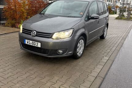 VW Touran 179.000 km 12.500 € Wiesbaden 65189