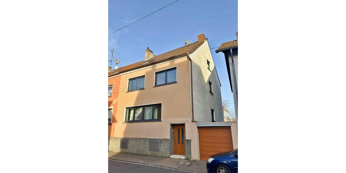 Reihenhaus Saarbrücken St. Arnual - 8 Zimmer, 170 m&sup2;, 349.000&euro; | Angebot:25403151