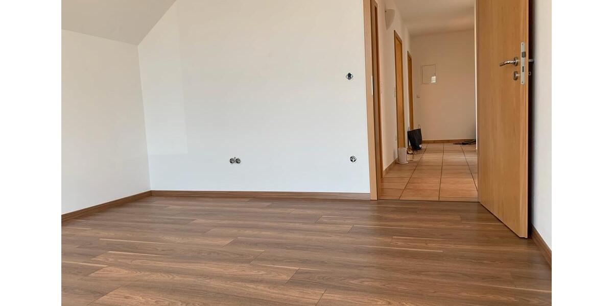 Dachgeschoßwohnung Eschlkam - 5 Zimmer, 90 m&sup2;, 650&euro; | Angebot:24286558