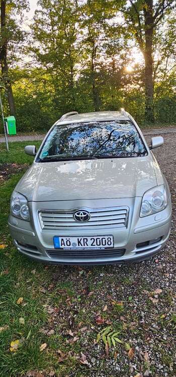 Toyota Avensis 335.000 km 1.999 € Altötting 84503