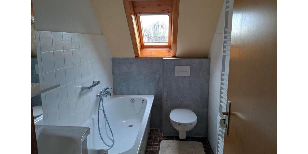 Vermiete gesamtes Haus mit separaten Eingängen mit DGNutzung 7 zimmer