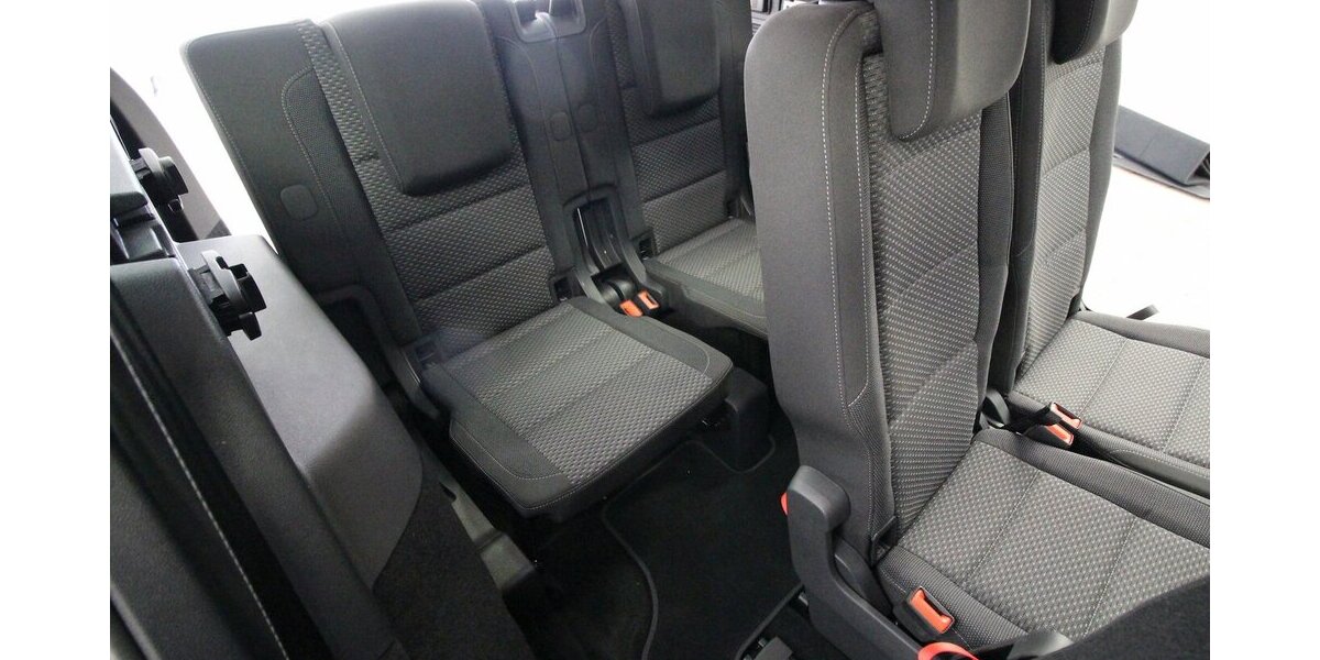 VW Touran TSI Comfortline 7-SITZ+NAVI+STANDHEIZUNG 16.192 km 30.700 &euro; Hagenow 19230