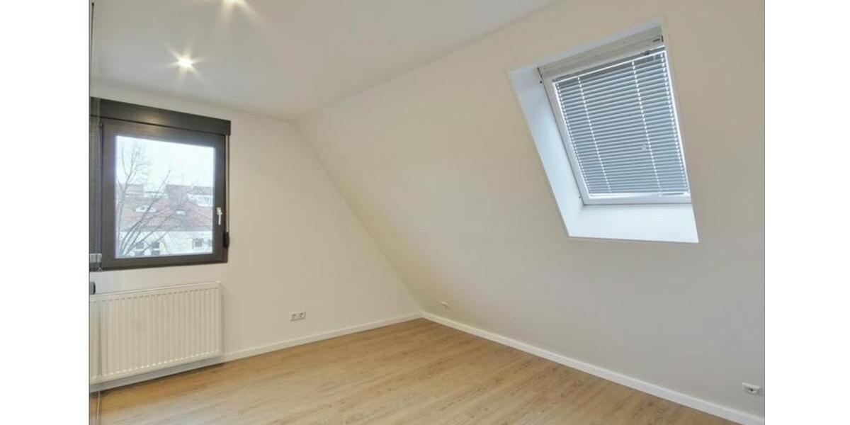 Einfamilienhaus Kornwestheim - 8.5 Zimmer, 204 m&sup2;, 3.900&euro; | Angebot:23257685