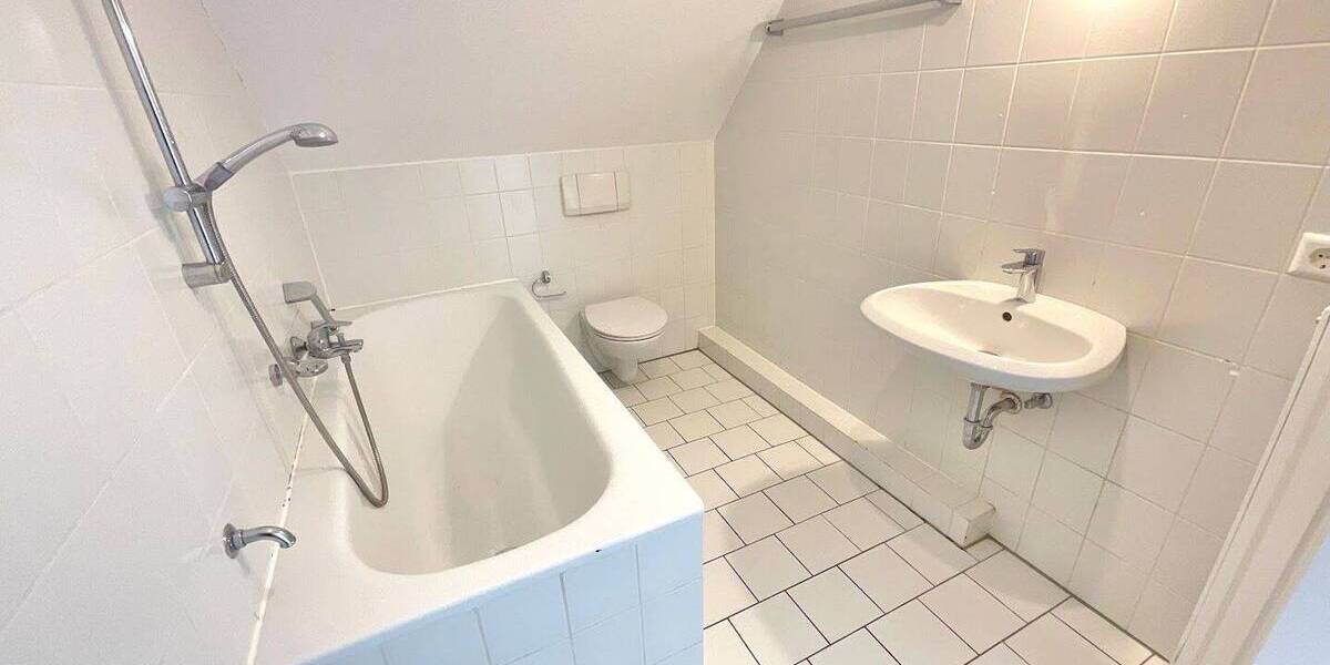Etagenwohnung Krefeld Stadtmitte - 3 Zimmer, 81 m&sup2;, 609&euro; | Angebot:26779744