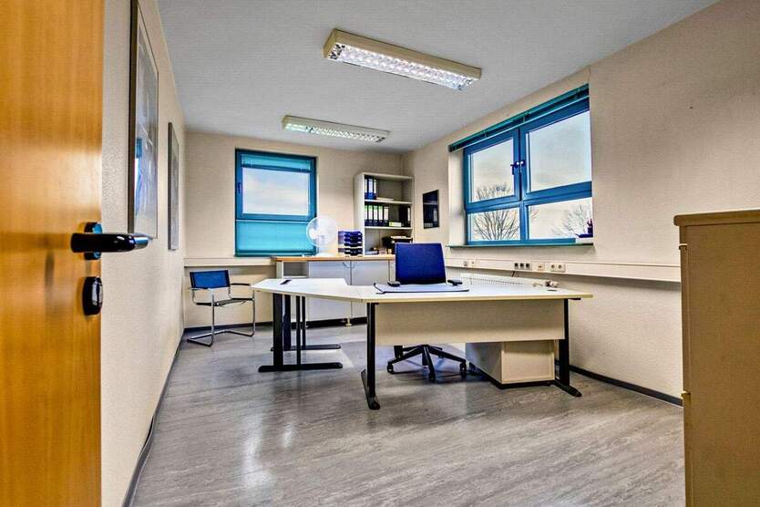 Provisionsfrei: Energieeffizientes Büro- und Lagergebäude in sichtbarer Lage zimmer
